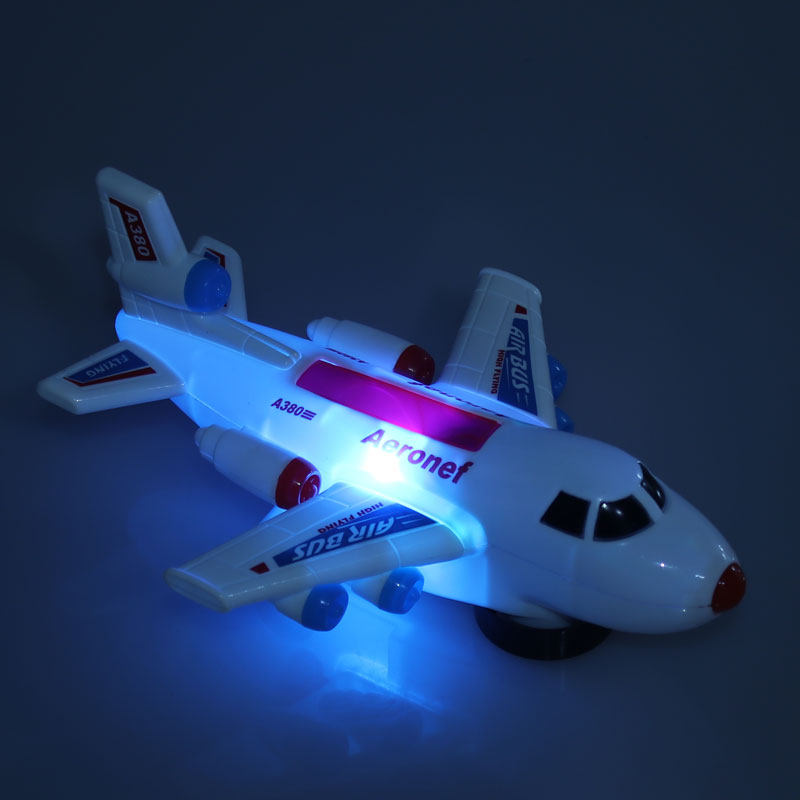 地摊玩具批发电动飞机儿童玩具万向客机灯光音乐仿真航空模型玩具