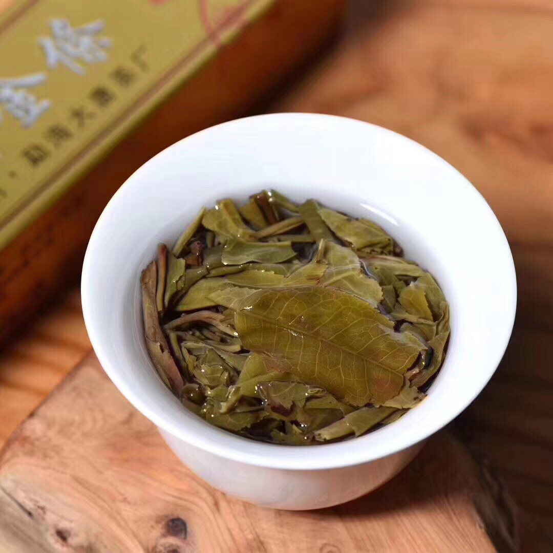 2019年公章砖勐海大唐茶厂冰岛黄金条生茶一口料春茶普洱茶干仓茶