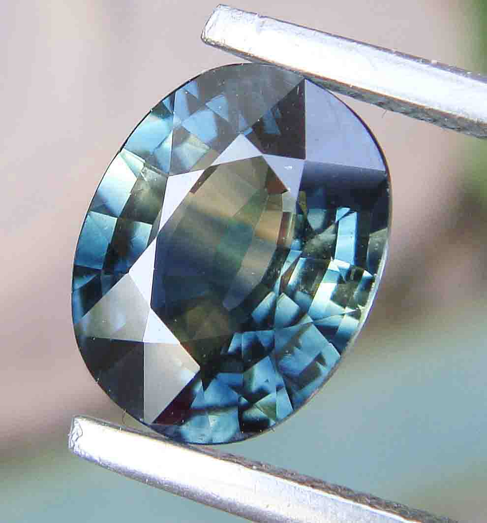 火彩绚丽特异彩色天然蓝宝石裸石9mm定制镶嵌其他