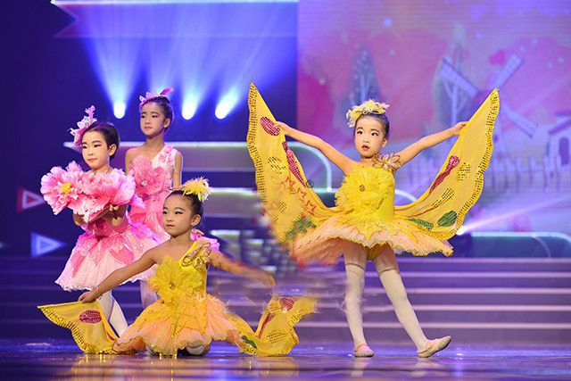 儿童七彩七彩梦梦想舞蹈花仙子蝴蝶翅膀芭蕾舞纱裙儿童演出服