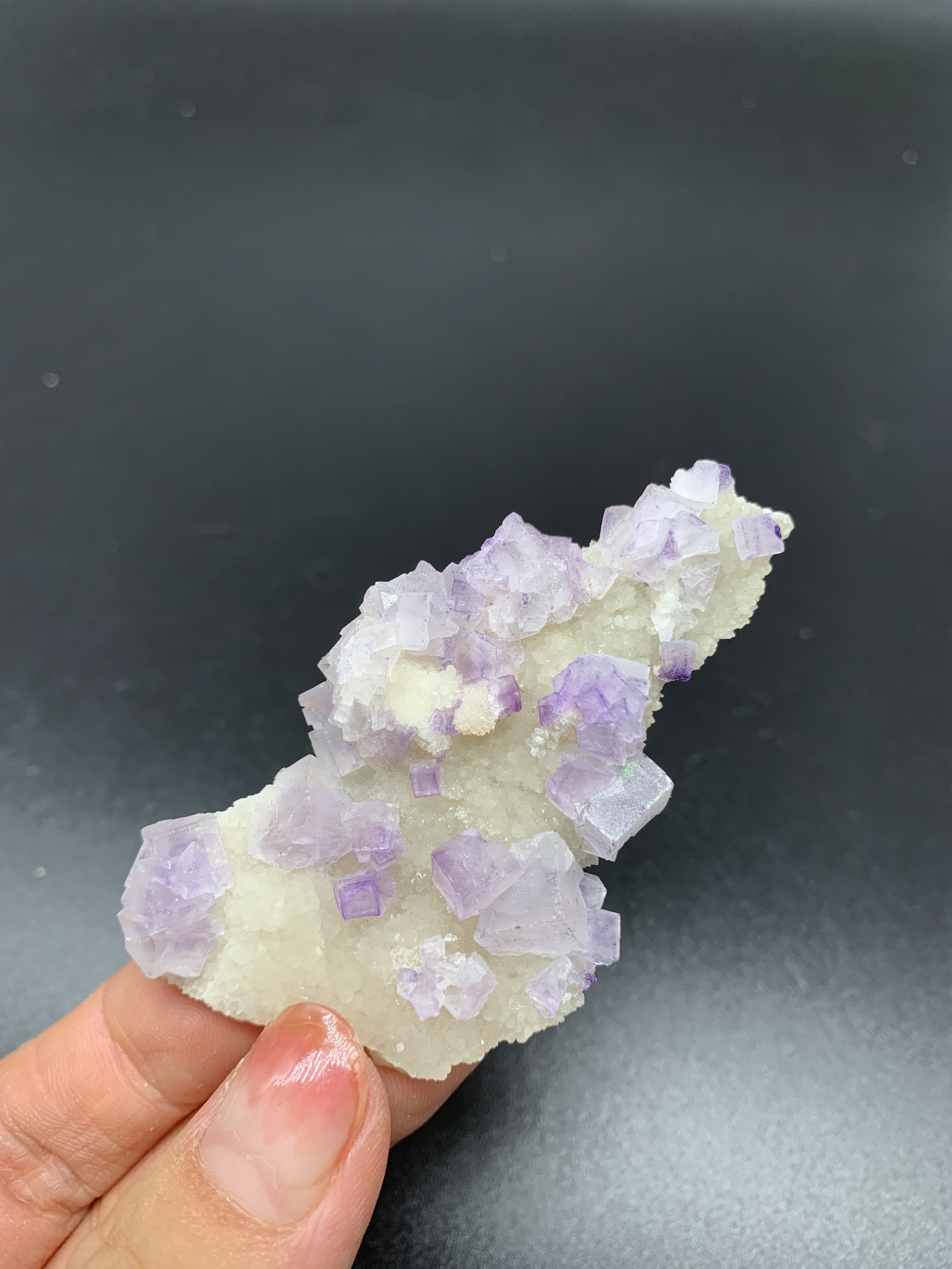 标本贵州紫色萤石氟铝石膏矿物晶体矿石原石摆件