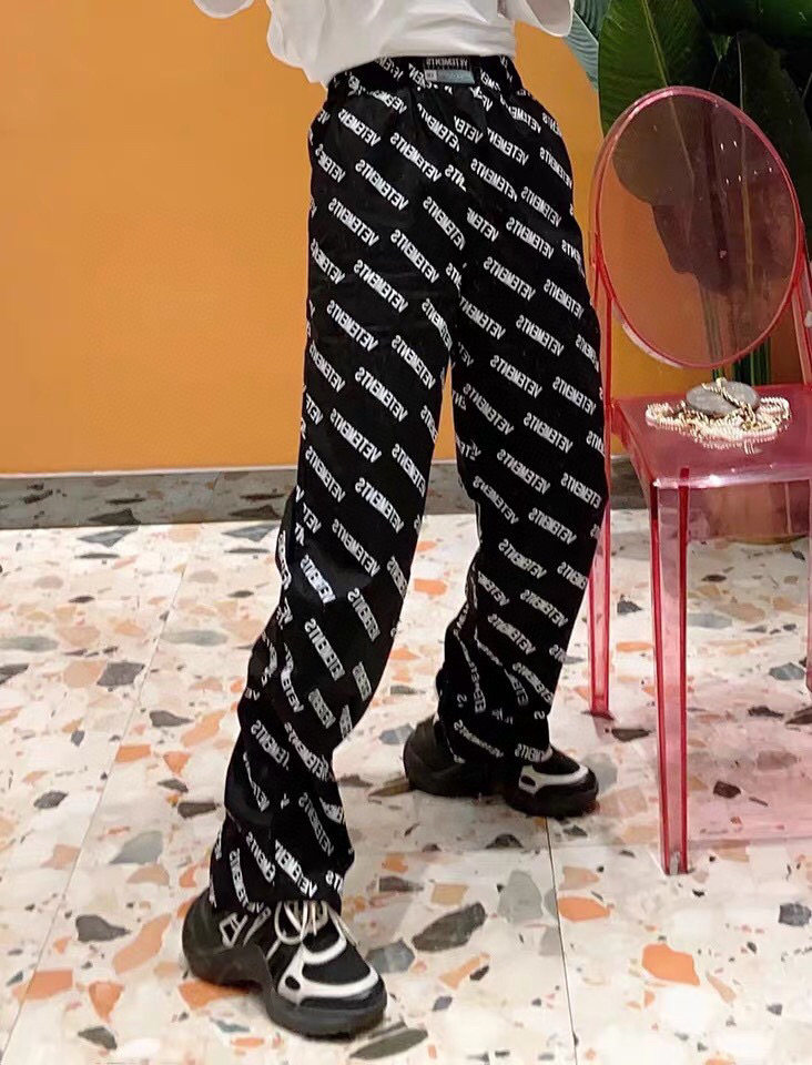正确vetements维特20ss弹幕满印logo男女长裤阔腿休闲裤