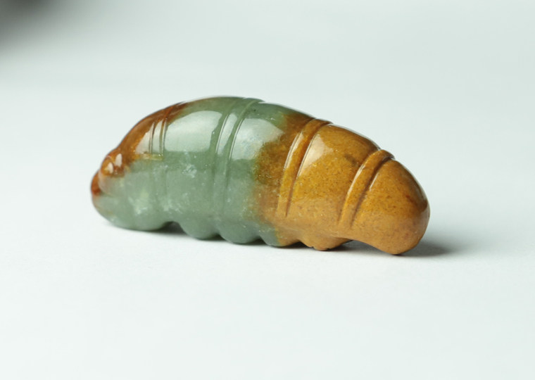 尚品美格东北籽料河磨玉挂件原石精雕毛毛虫吊坠毛衣颈饰