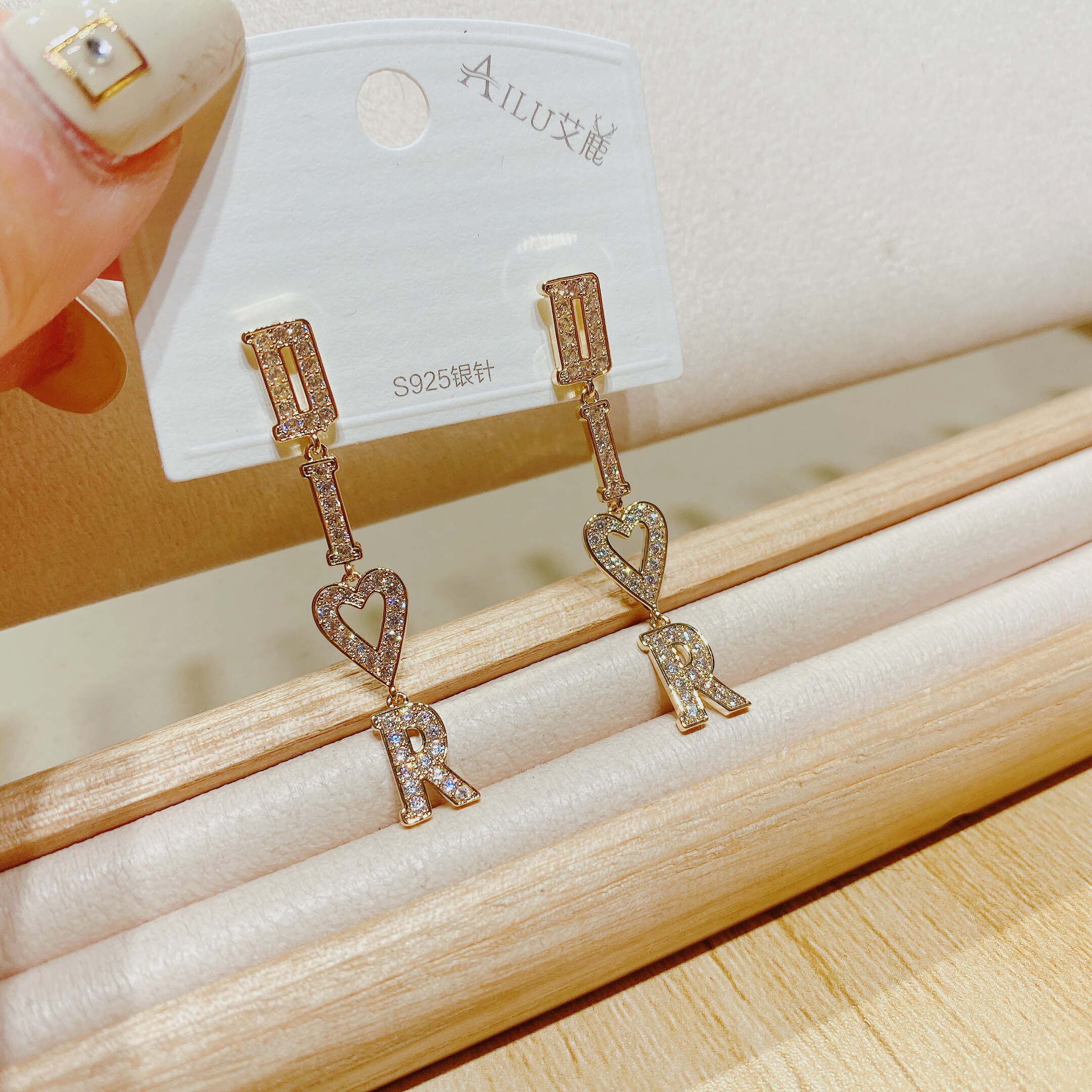 艾鹿新款甜美网红时尚气质个性夸张韩风字母耳环