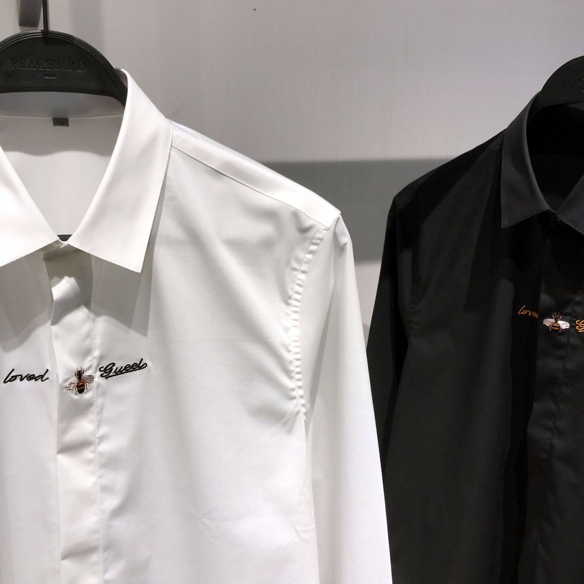 韩国专柜2020春季新款男士胸口蜜蜂英文刺绣时尚百搭商务黑白衬衫