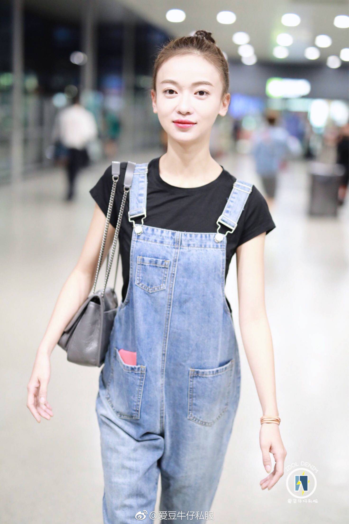 杨超越牛仔子女白裤裤磨哈伦九分背带口袋宽松牛仔裤