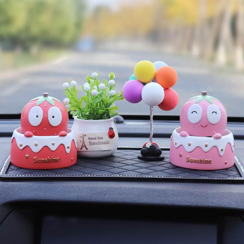 汽车摇头摆件创意个性水果男女情侣礼物车内饰装饰品车载可爱公仔