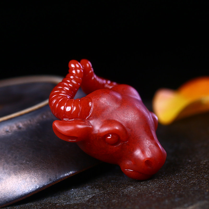 melinda梅林达南红玛瑙苏工生肖吊坠立体牛头玉石项坠
