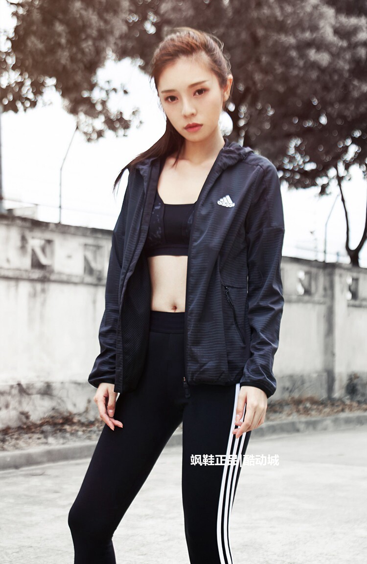 阿迪达斯女子张钧甯同款运动型茄克梭织外套cf9117运动茄克