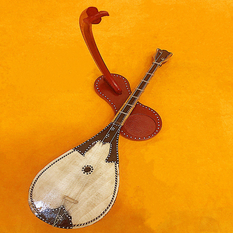 乐器新疆民族冬不拉演奏家居装饰摆件少数民族冬不拉