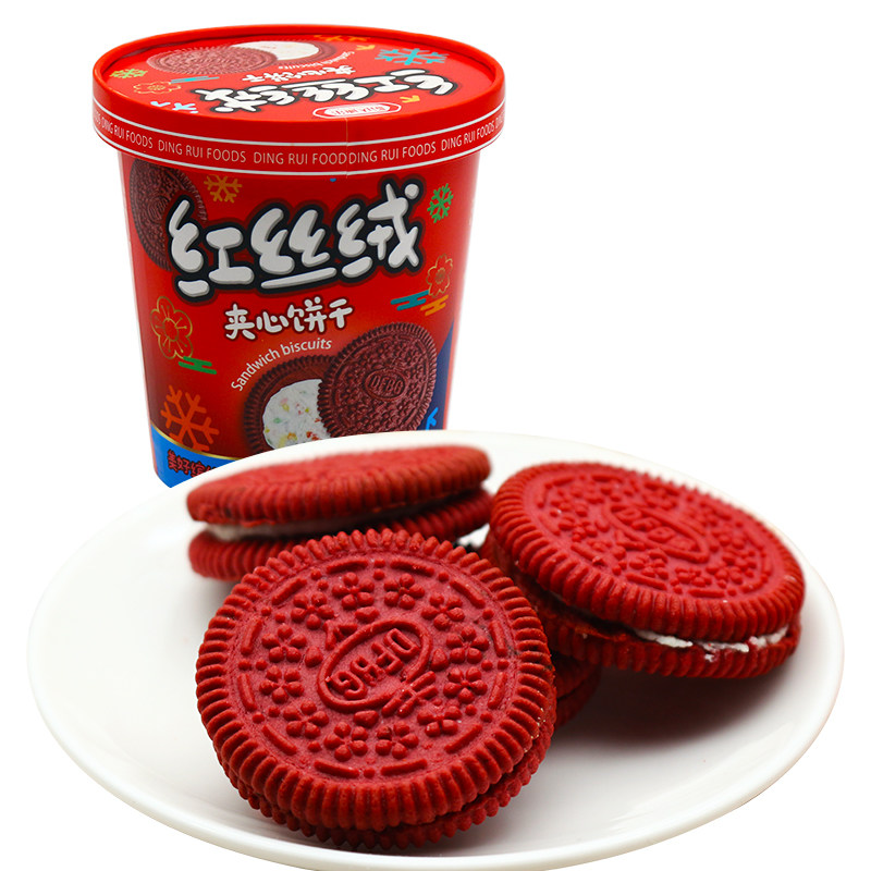 夹心杯装丝绒饼干网红休闲营养餐食品红色小饼夹心饼干