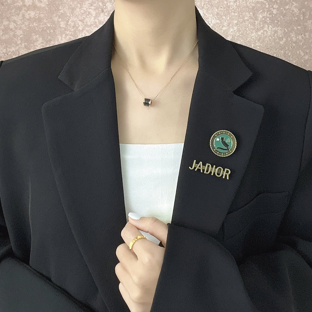 时尚西装徽章复古圆形勋章个性英文字母别针胸针