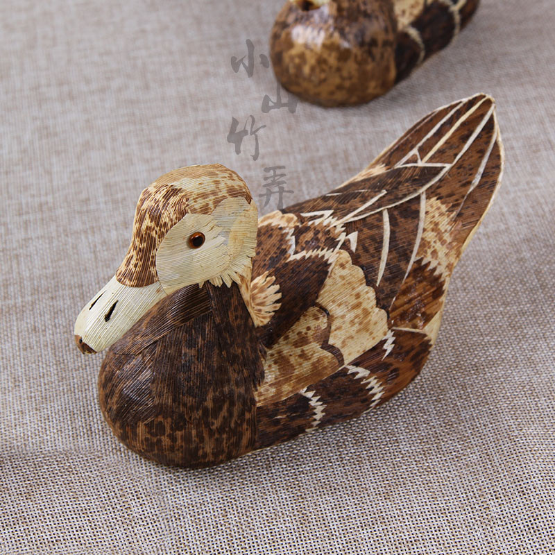 手工民间工艺鸳鸯笋壳笋皮编制制作竹编鸭子茶宠竹编