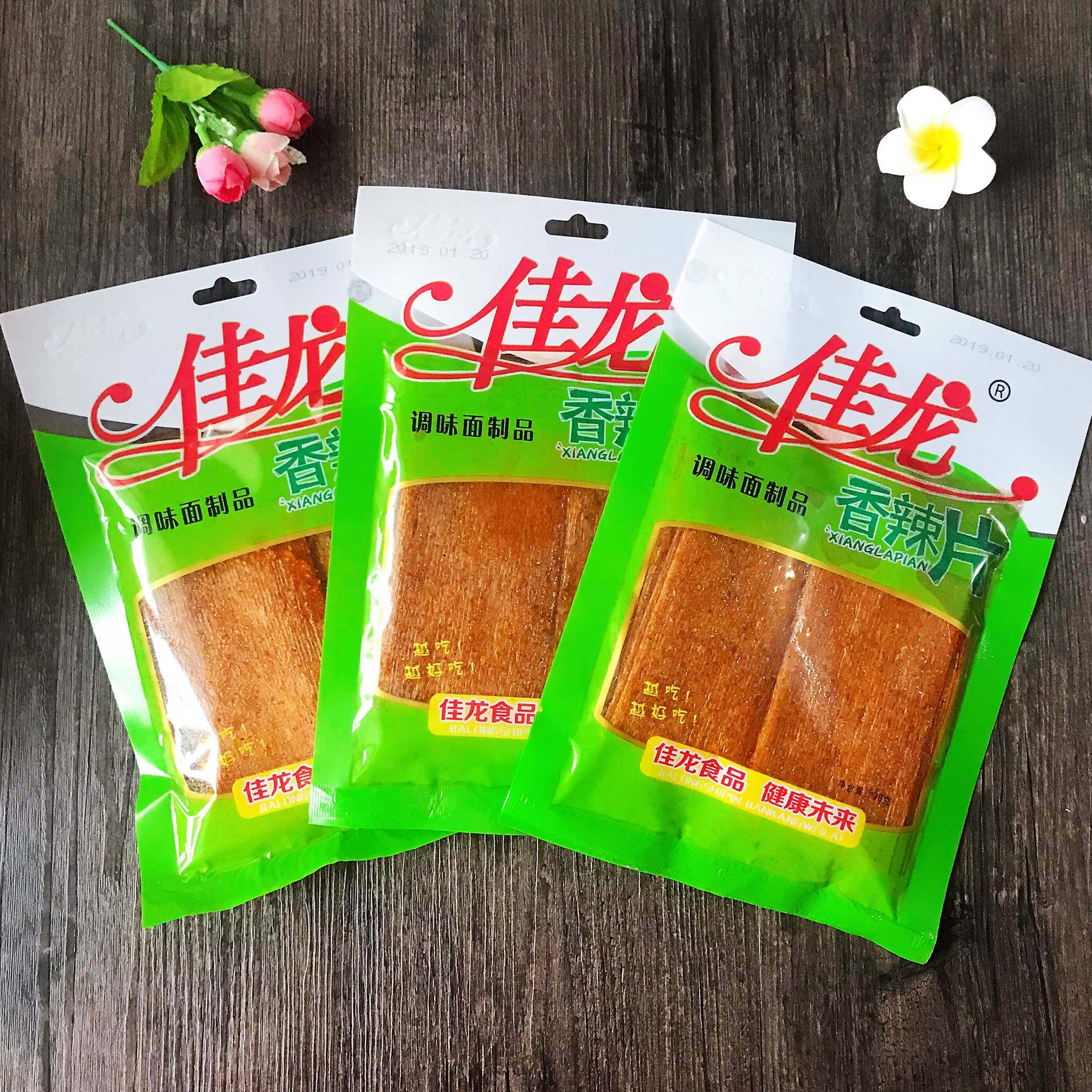 佳龙辣条大礼包多口口味混合休闲麻辣零食辣片面筋制品