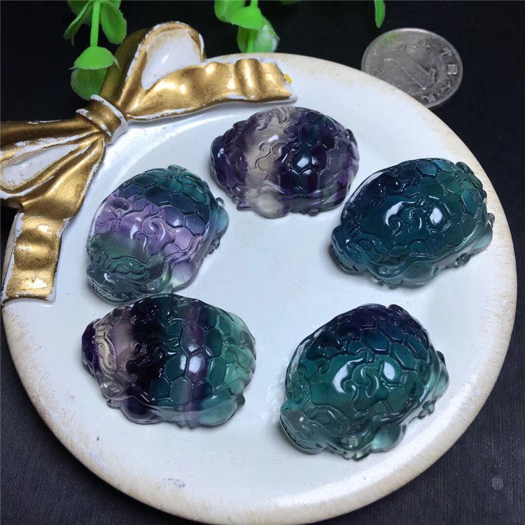萤石吊坠捡漏天然彩龙龟雕刻貔貅彩色礼物胸坠项坠