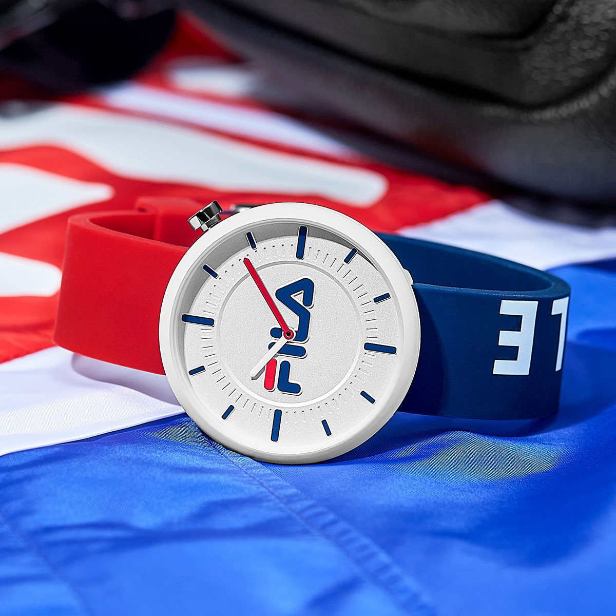 新款fila斐乐手表红蓝撞色简约时尚男士黑色欧美腕表