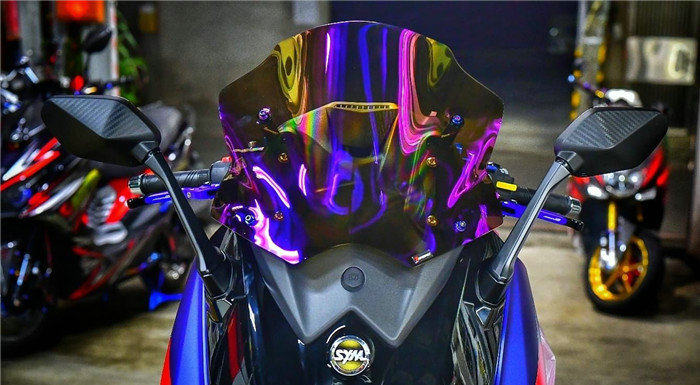 挡风台湾巴风特三阳symtl500改装熏黑幻彩彩钛摩托车前挡风