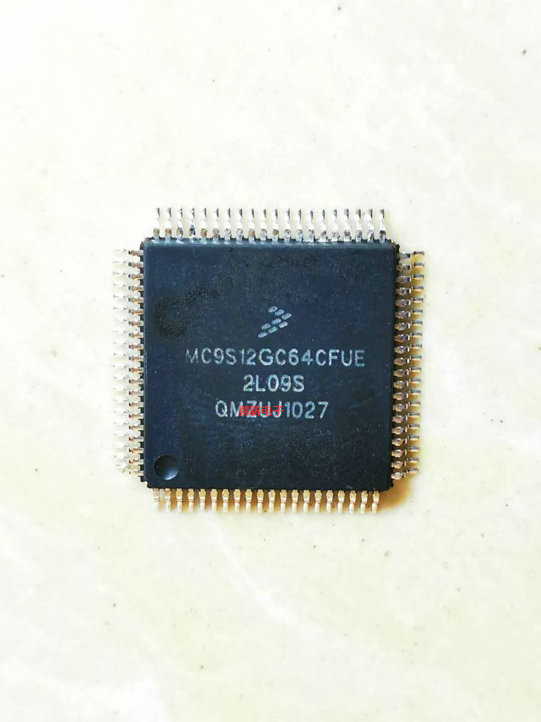 集成ic电路芯片mc9s12gc64cfuemc9s12qfp原装拆机质量保证其它电脑