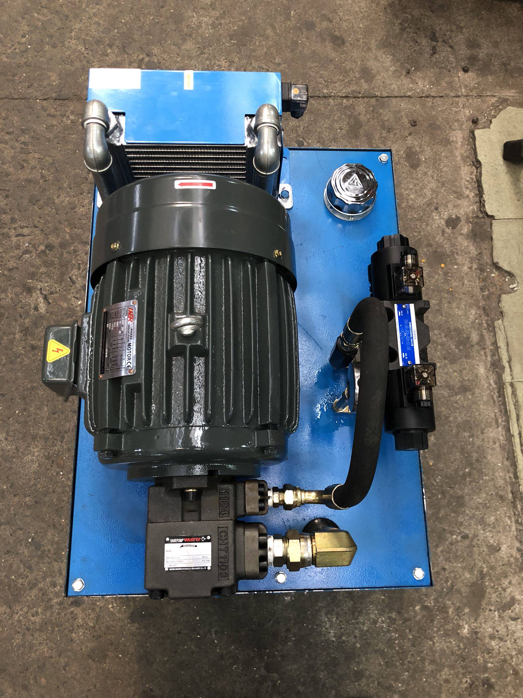 液压液压机系统4kw电机pv2r1油泵风冷10通一路液压机