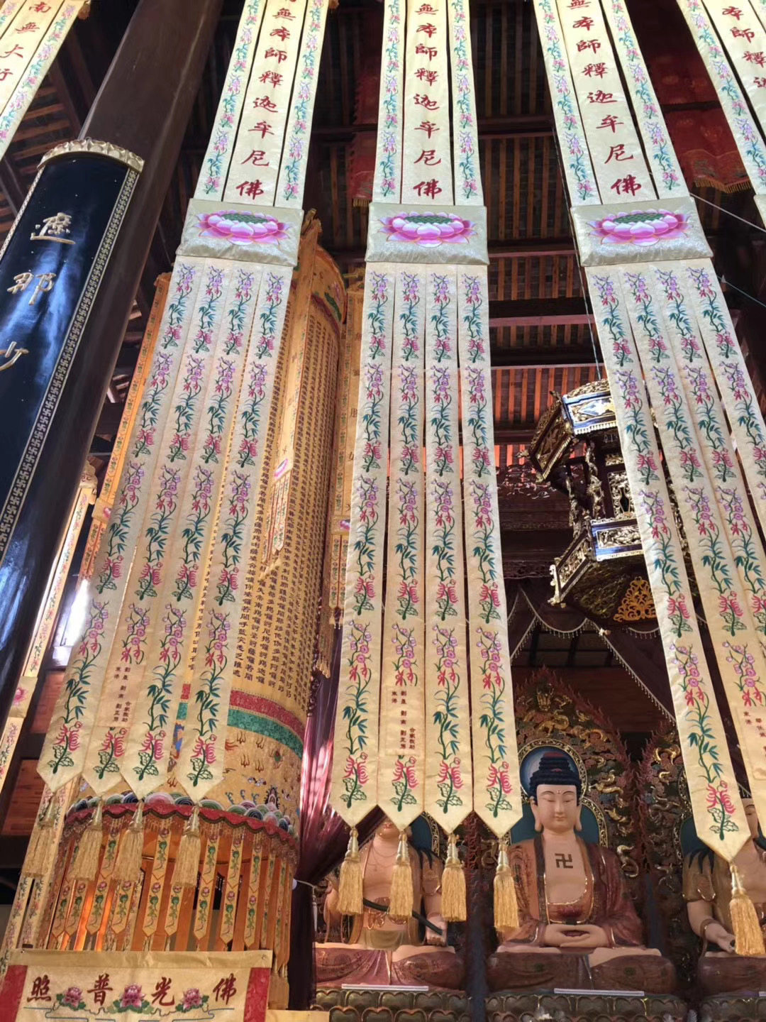 幢幡庄严厂家直销宝盖织锦缎刺绣定制刺绣