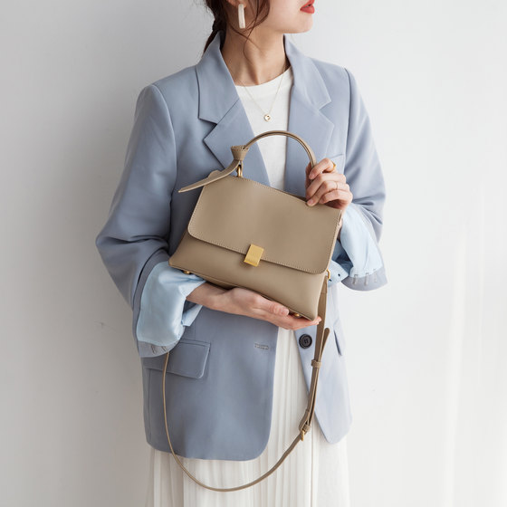 Brown Bag Female Messenger Bag Autumn And Winter High Sense Niche 2021 French Light Luxury Hand-held Cowhide One Shoulder Commuter Bag Brown Bag Female Messenger Bag Autumn And Winter High Sense Niche 2021 French Light Luxury Hand-held Cowhide One Shoulder Commuter Bag