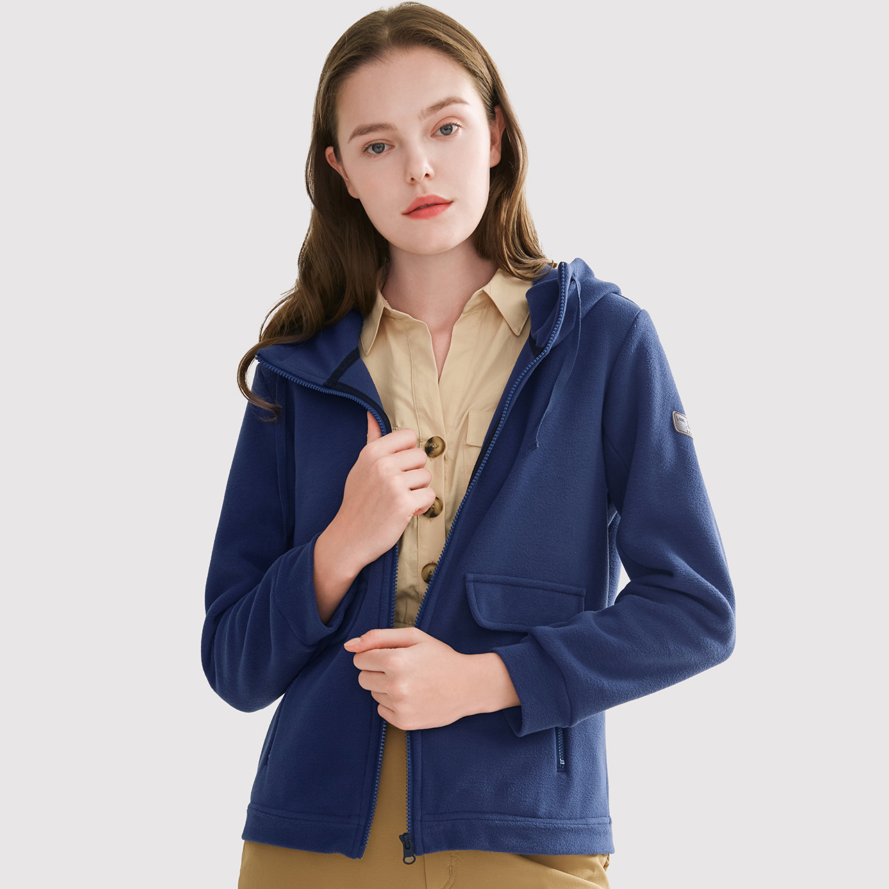 骆驼户外绒女防静电运动摇粒绒保暖防寒休闲百搭抓绒衣