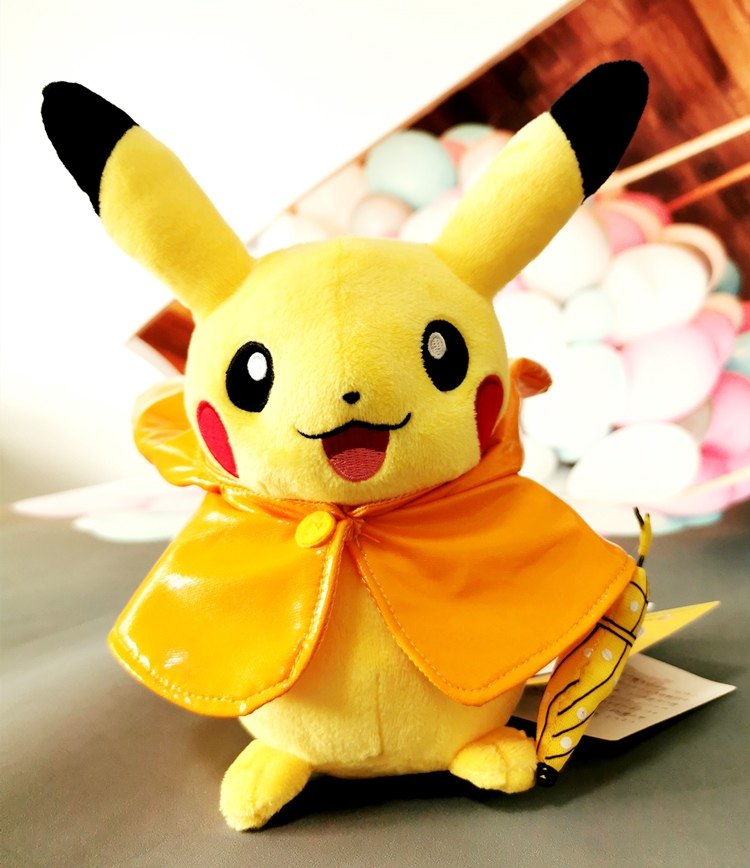 日本正品雨衣皮卡丘毛绒公仔玩偶pokemon毛绒布艺类玩具