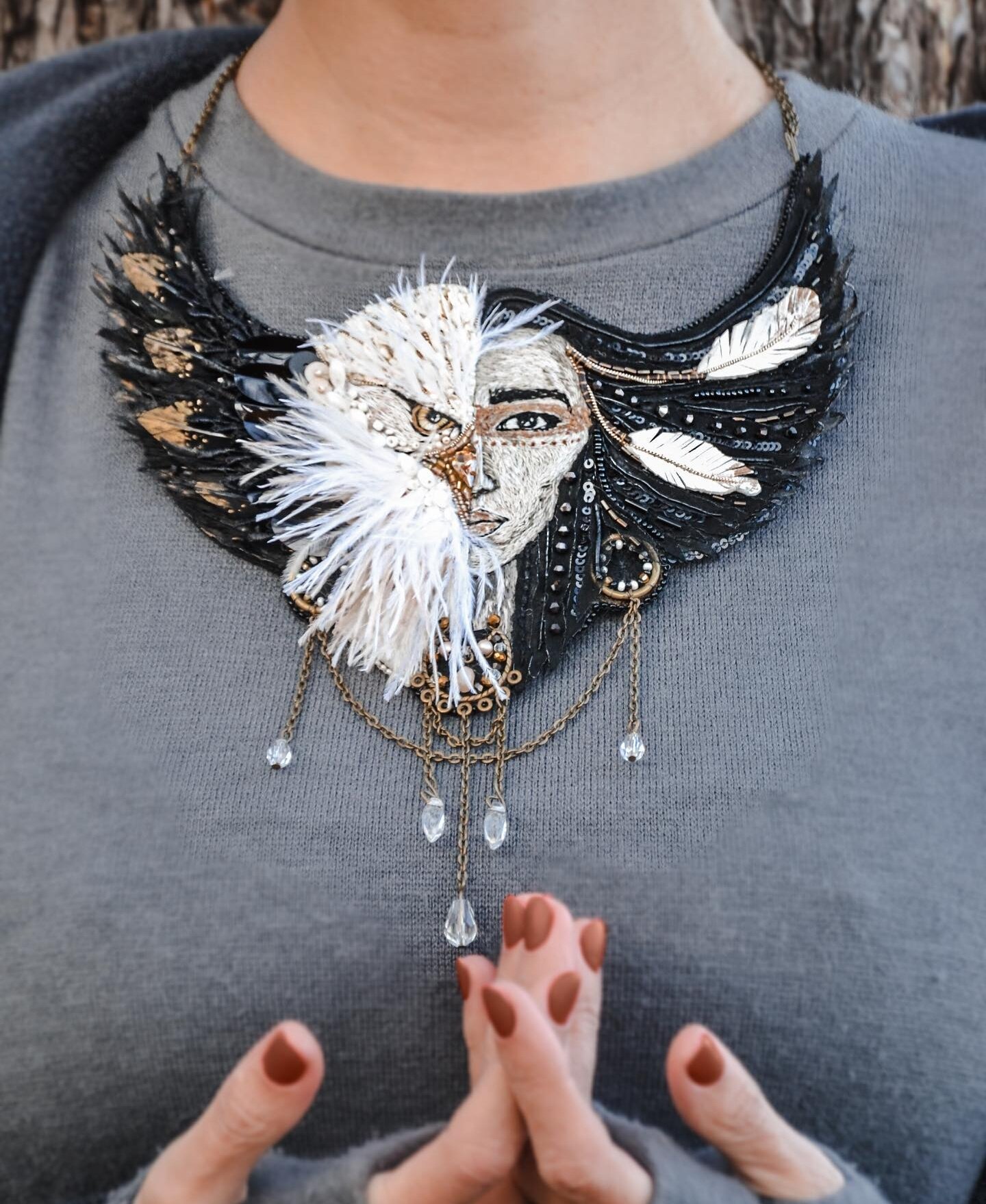 获奖牛作镇店之宝乌克兰大师刺绣羽毛复杂工艺印第安项链