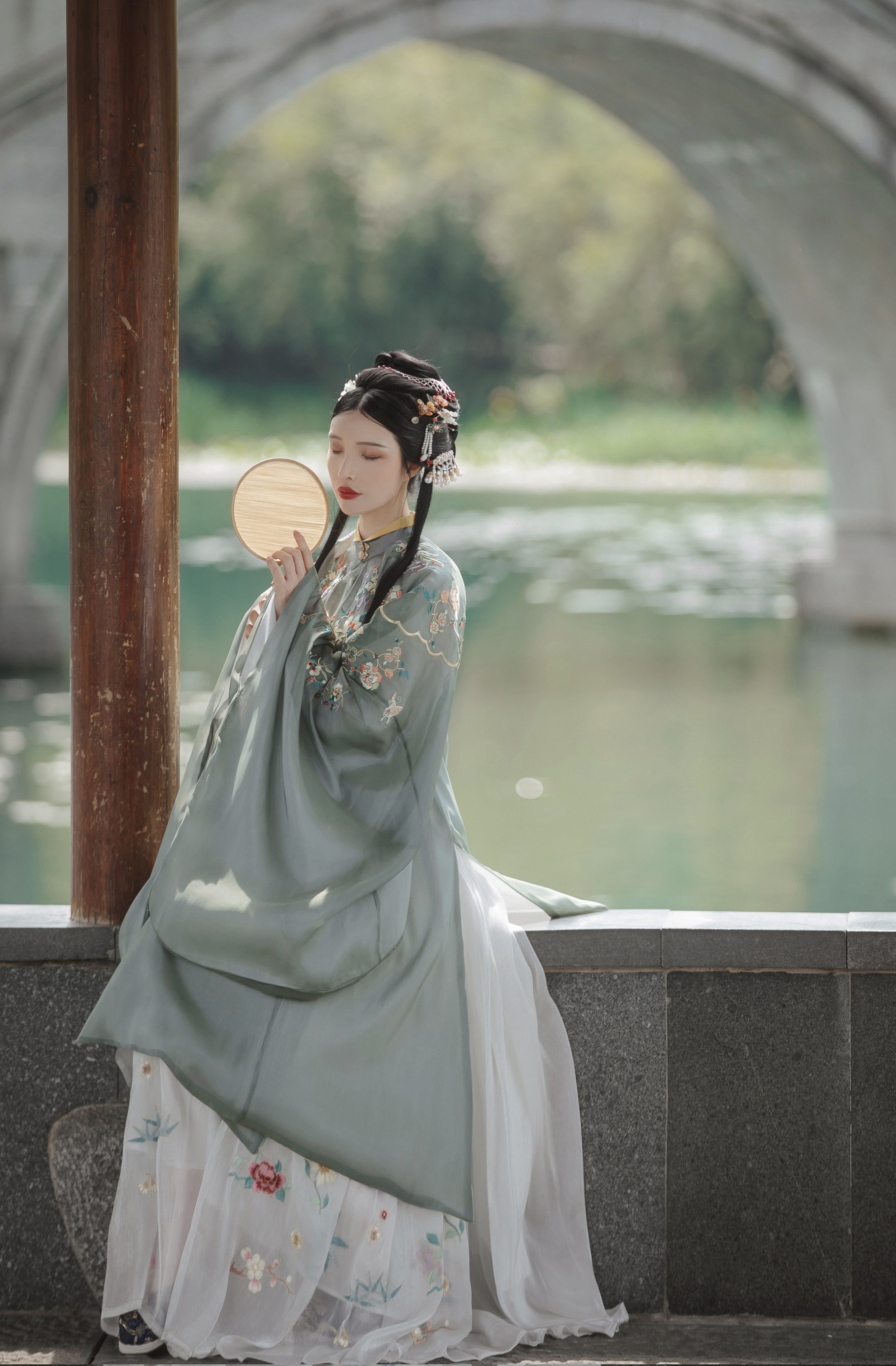 司南阁原创【弄小玉】明制汉服女立领粉紫刺绣裙全套(三色可选