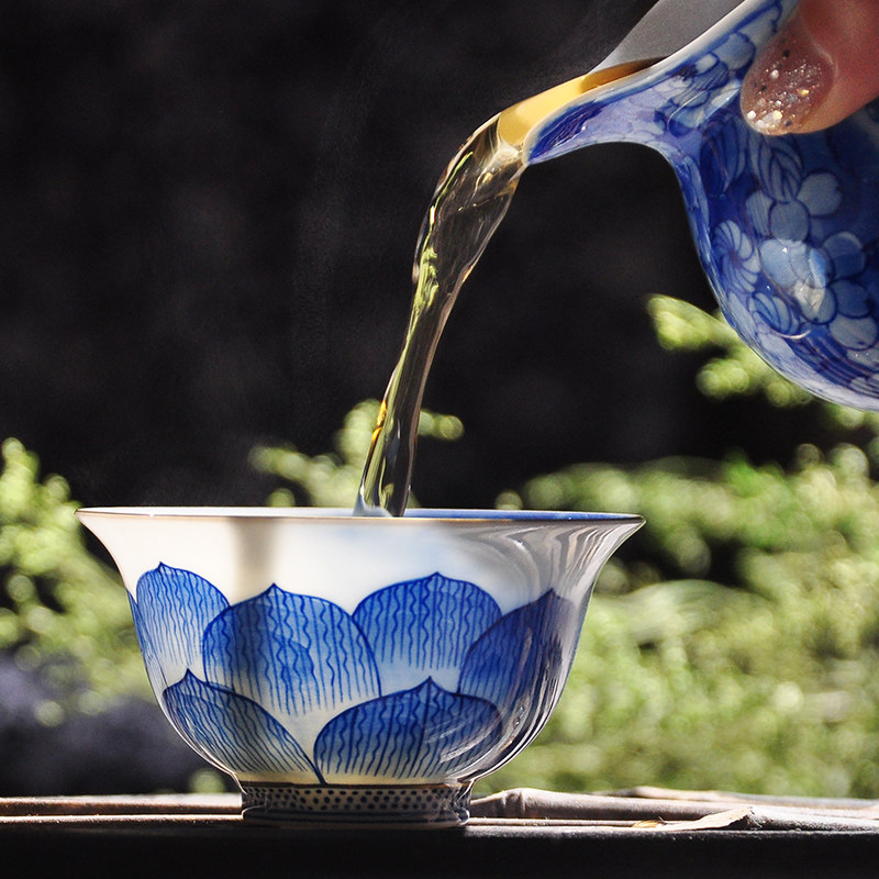 景德镇手工青花小品品茗内外手绘莲花花瓣荷花茶杯