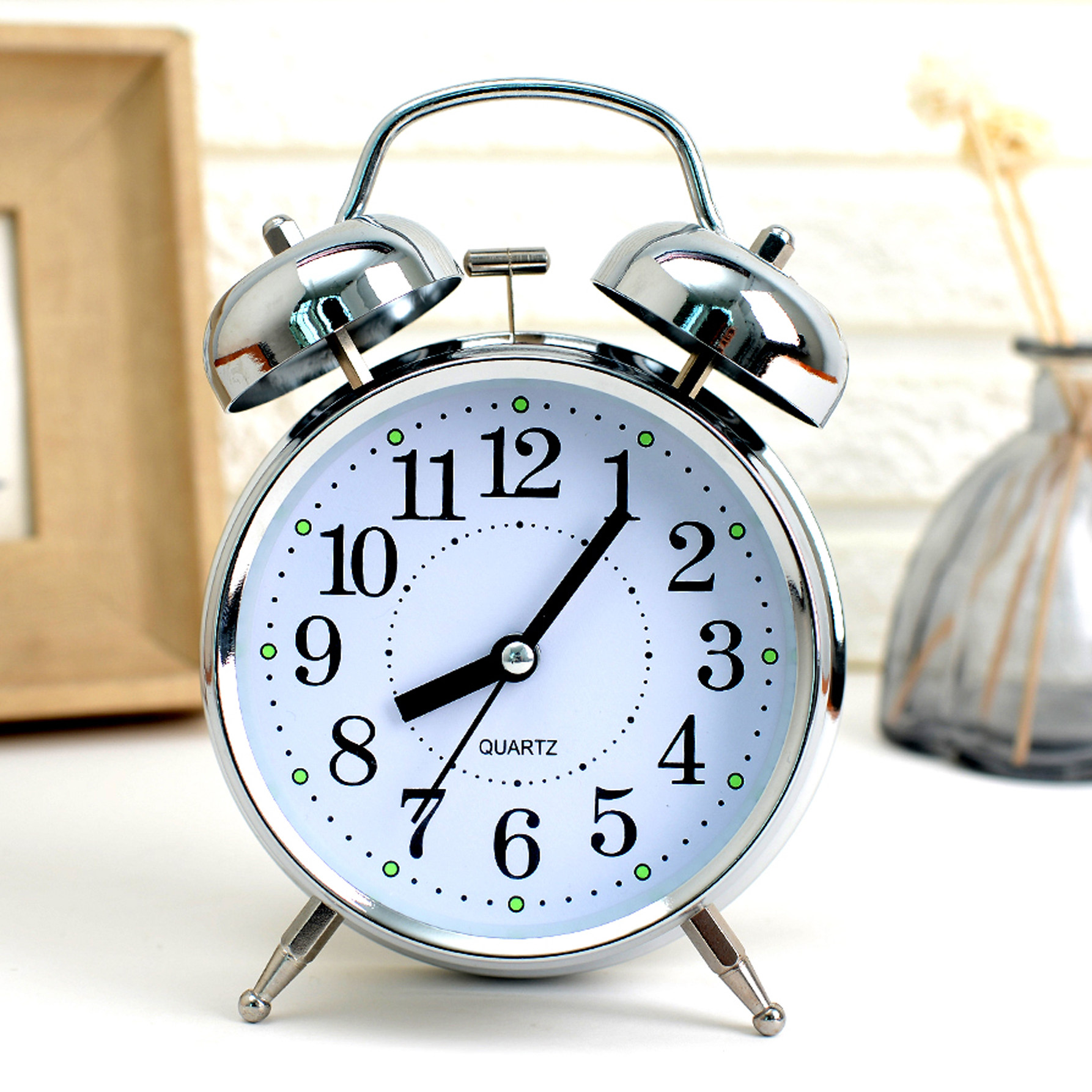 起床困难户超大声音简约闹钟学生闹铃创意懒人变态超响静音床头钟