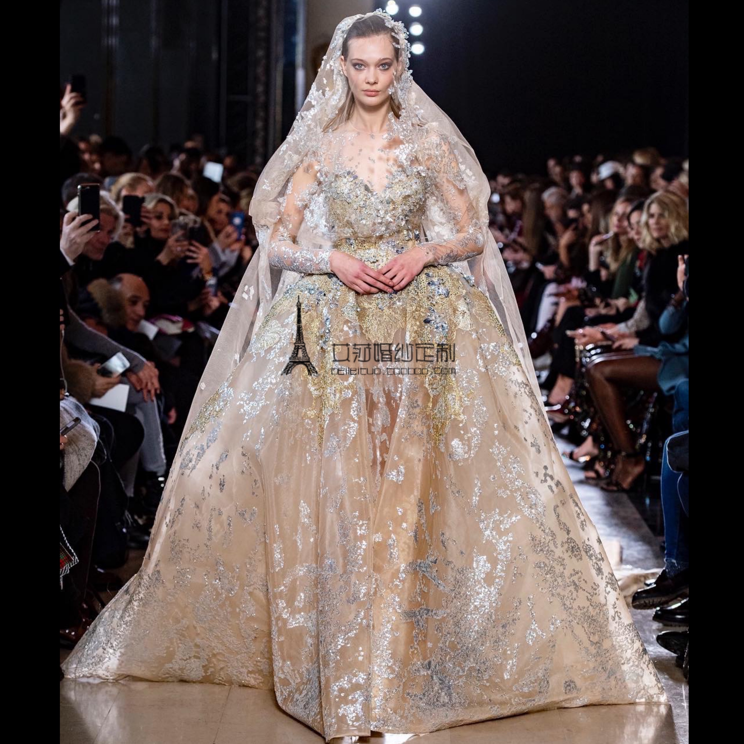 eliesaab官网,eliesaab eliesaab2022压轴婚纱香槟色奢华重工水钻花仙子长拖尾婚纱
