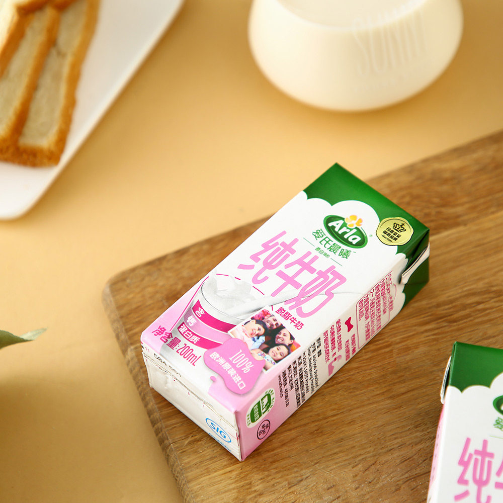 德国进口arla爱氏晨曦脱脂纯牛奶200ml24盒整箱纯牛奶