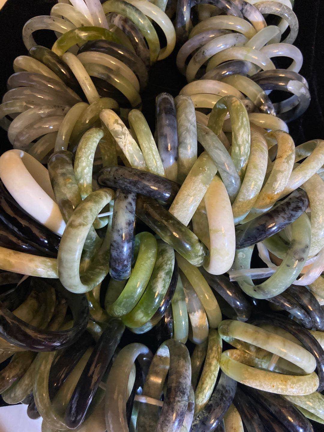 诚信玉器厂家岫岩直播间河磨玉手镯手链吊坠岫玉手镯