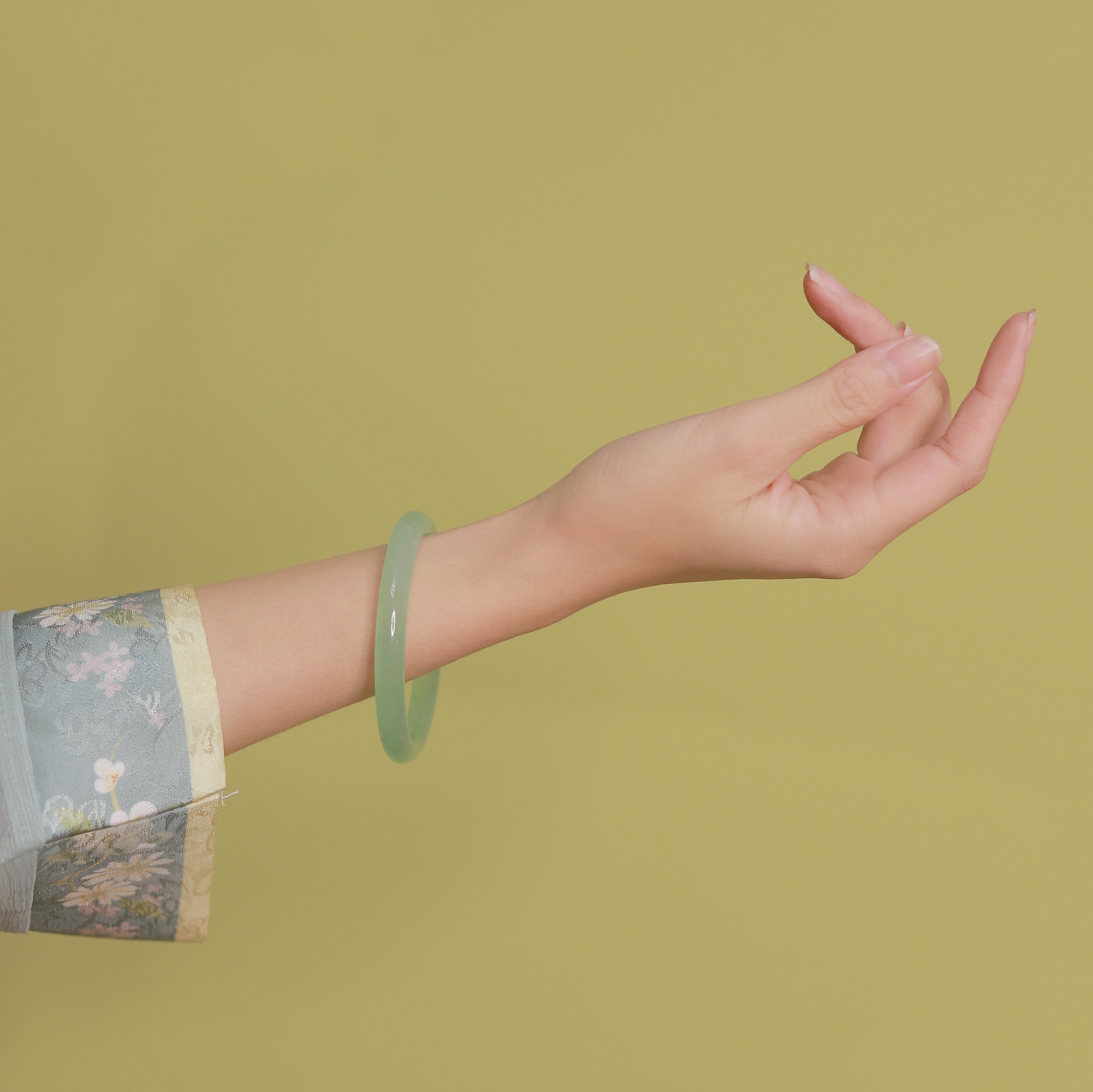 汉服天旗袍少女叮当玉镯玉美人水绿东陵韵轩石韵轩手镯