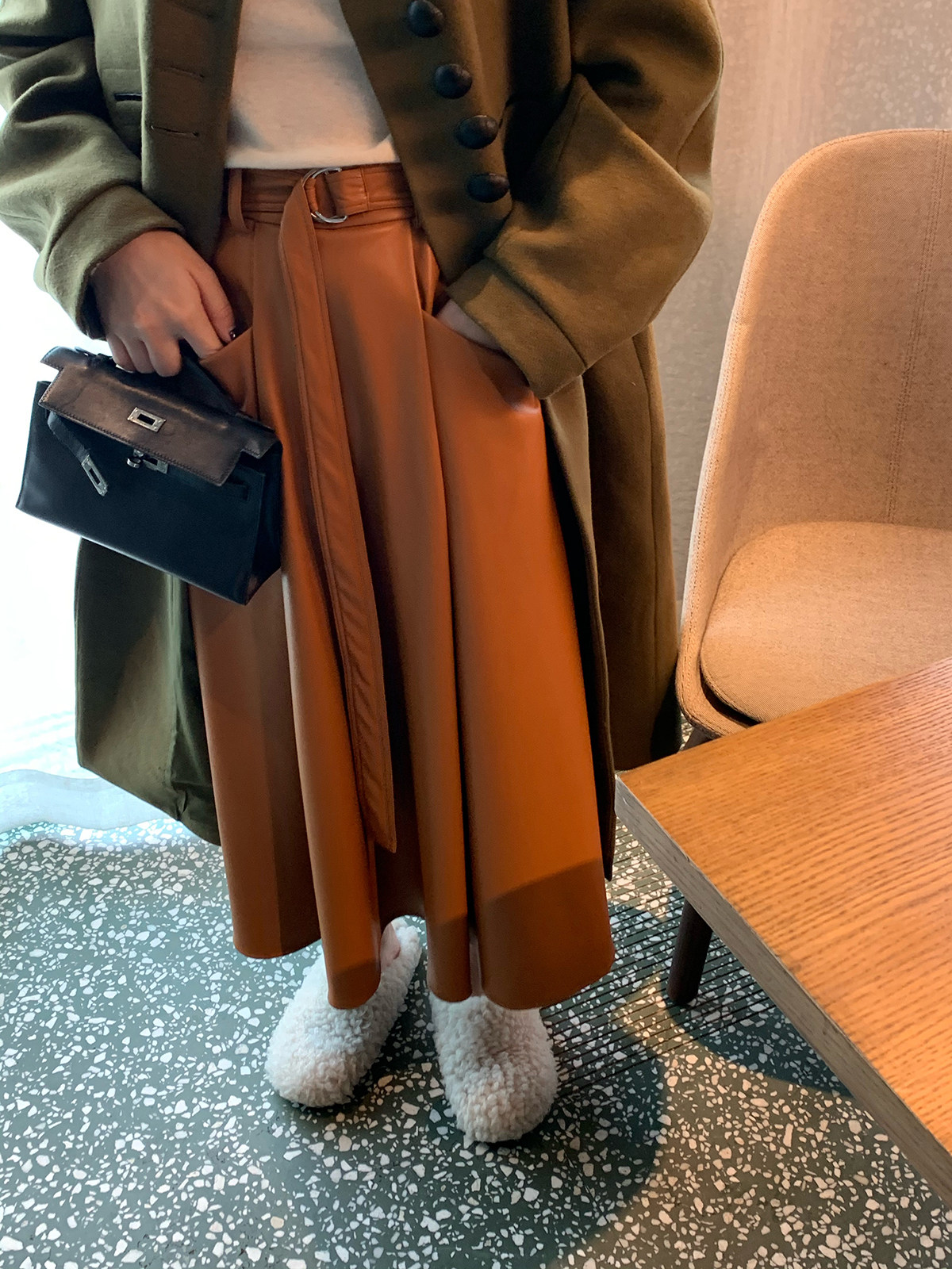 minismall罗马假日焦糖色皮伞裙a字半身裙女冬季新款百搭中长裙子