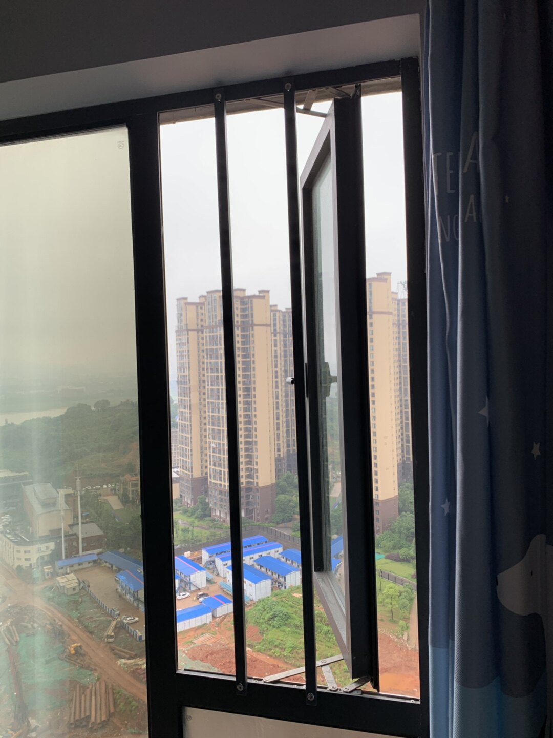 安全打孔窗户防护栏隐形防盗防护防坠落网高层防盗窗