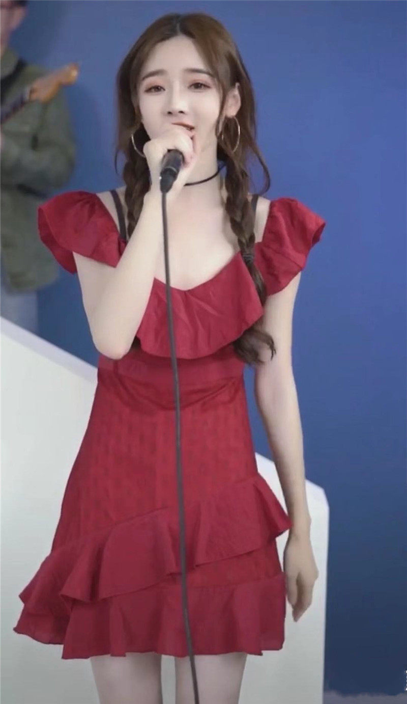 037964新女潮欧洲站抖音网红戴羽彤好久不见同款红色荷叶时尚套装