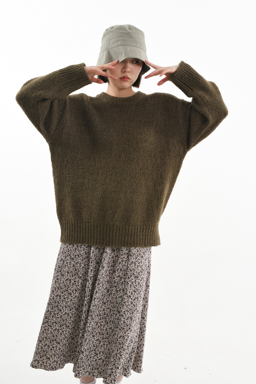 umasou复古橄榄绿圆领套头宽松粗线毛衣毛衣