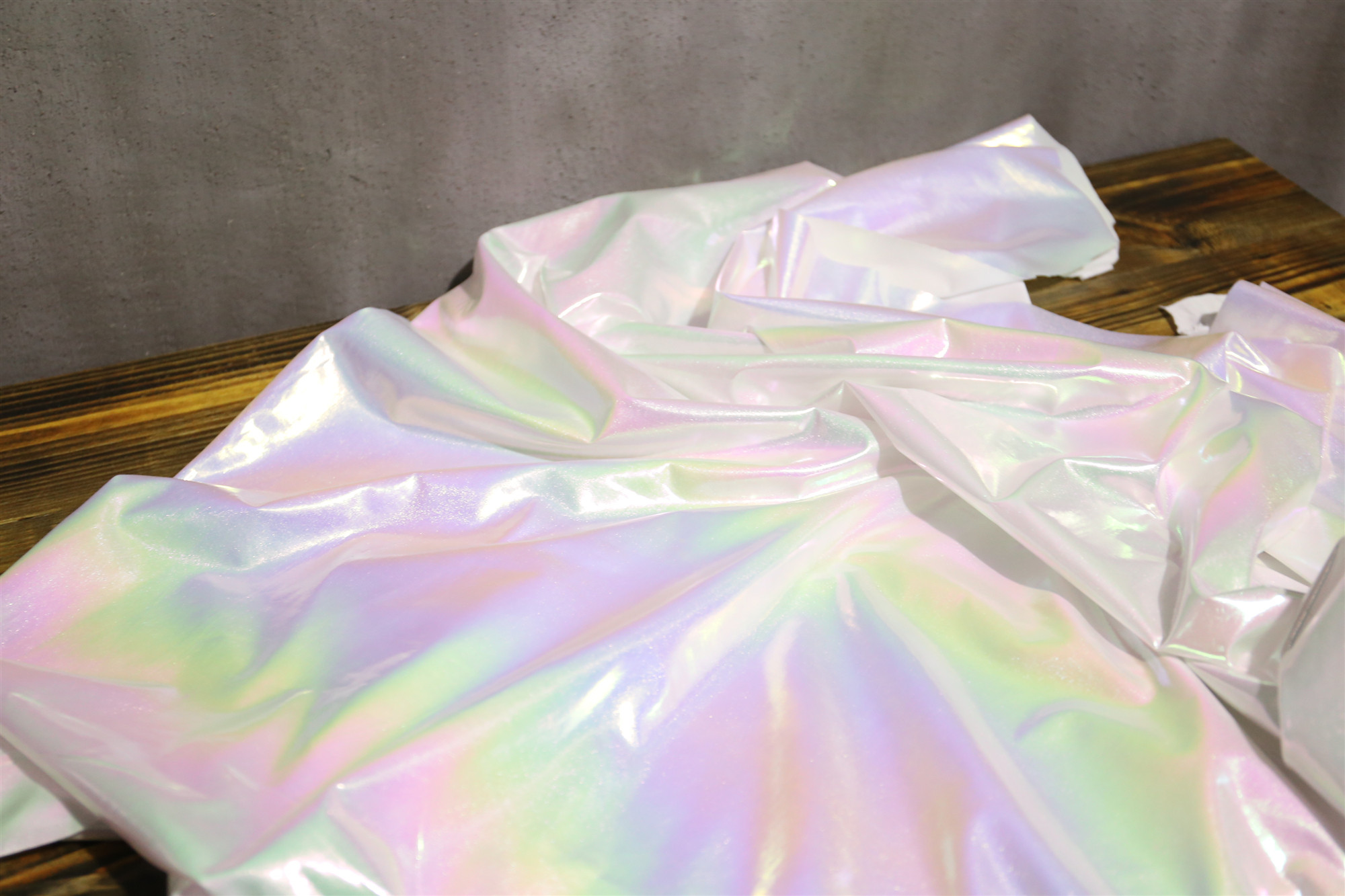 四面弹力七彩反光布面料镭射幻彩加厚反光警示面料设计师创意布料