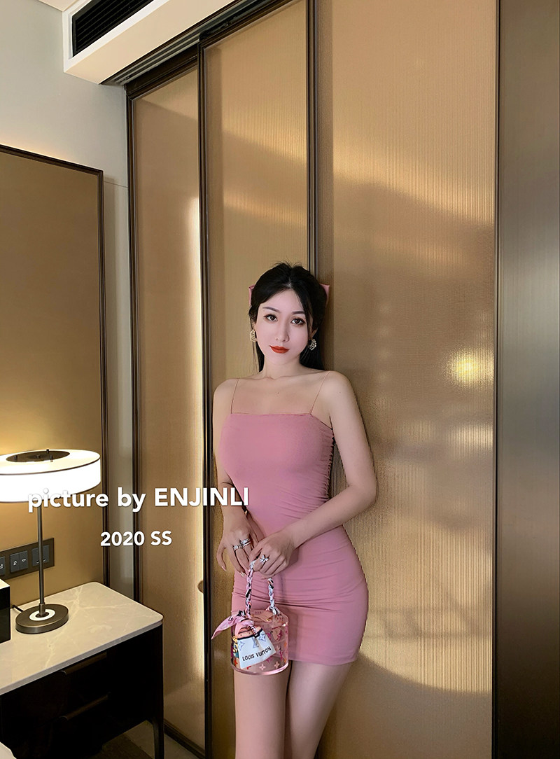 李恩2020夏季新款性感吊带连衣裙气质简约修身显瘦连衣裙