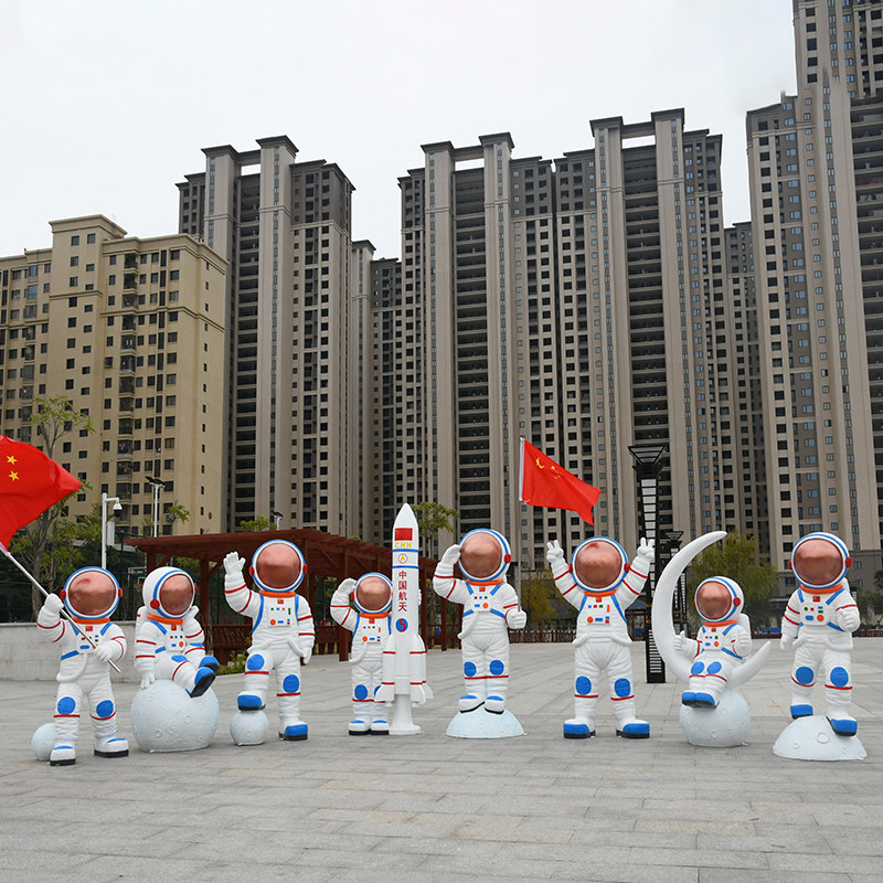 户外太空宇航员人物玻璃钢雕塑航天科技展厅园林景观摆件