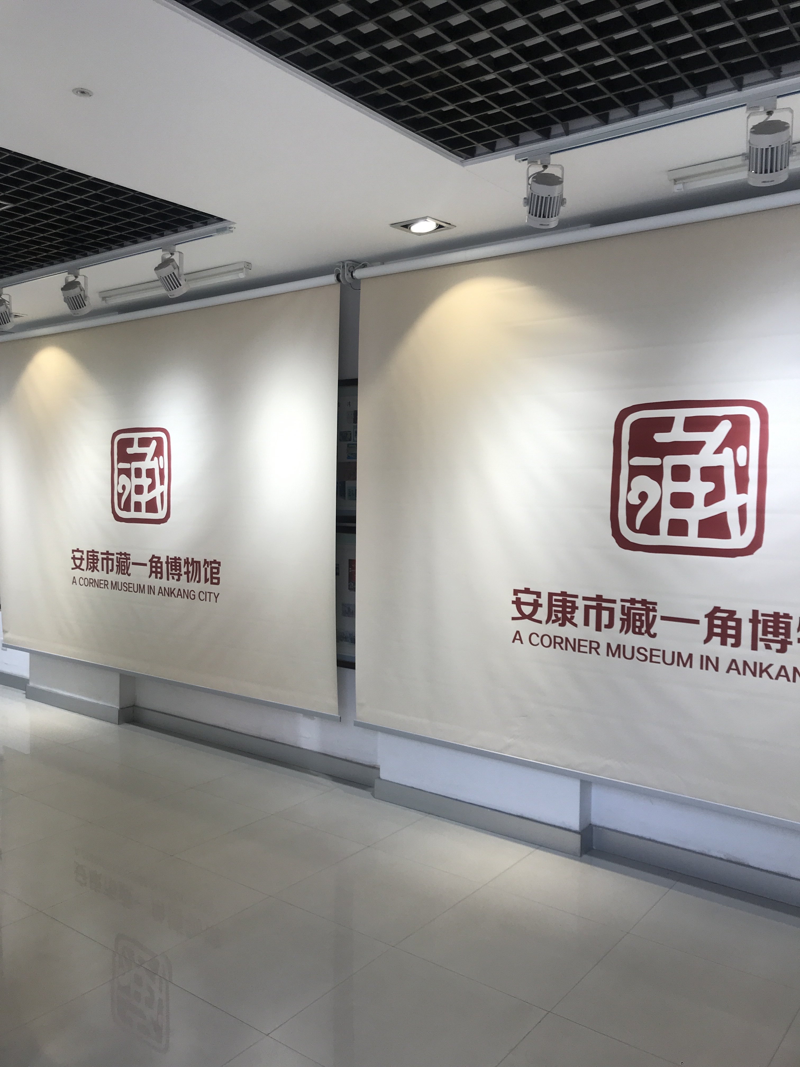 定制舞蹈logo办公广告网咖喷绘海报工程升降卷帘