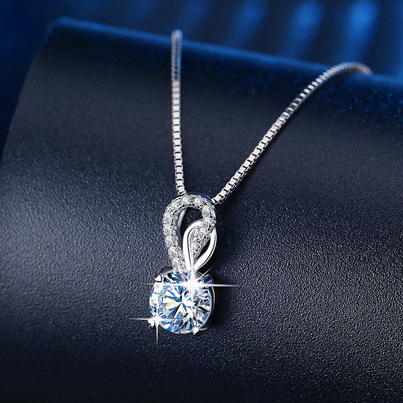 爱心18k克拉链送锁骨四爪吊坠一克拉白金项链颈饰