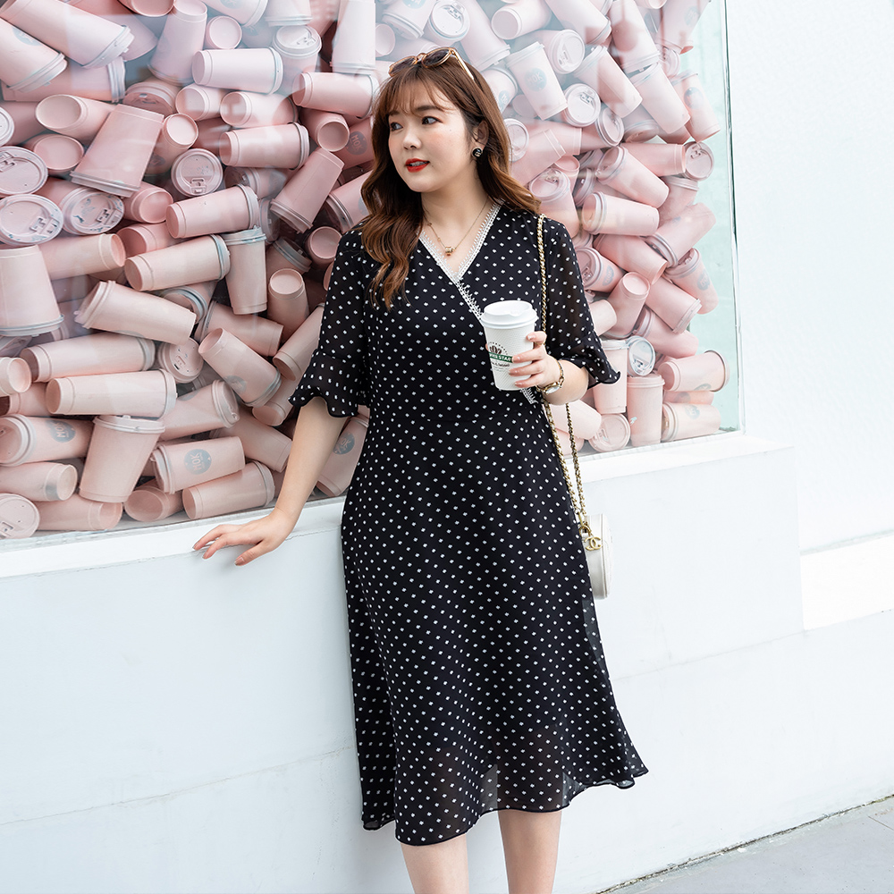 大码女装2020夏新款胖mm遮肚子波点v领显瘦遮肉连衣裙遮腿长裙