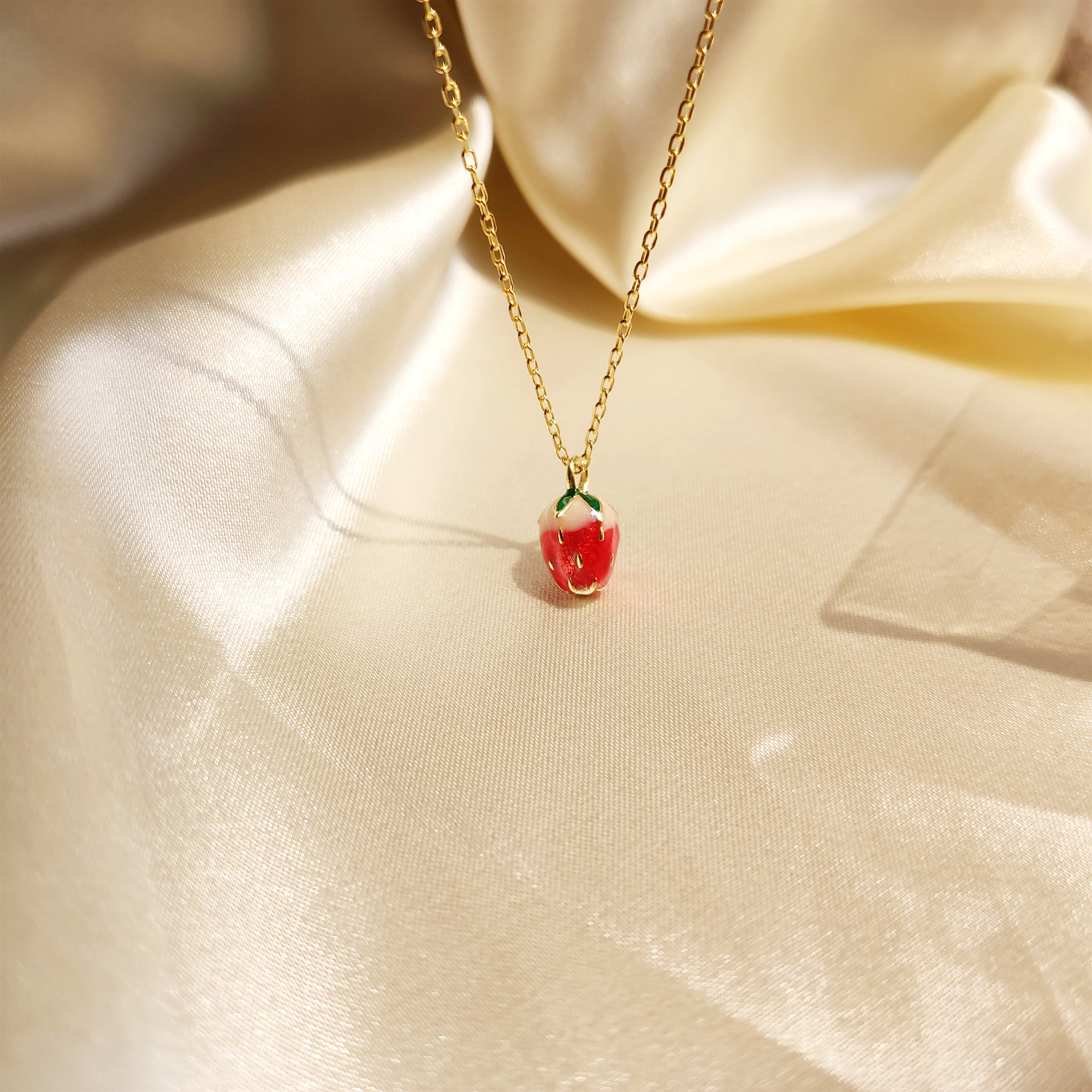 优饰潮流s925纯银防过敏清新小草莓项链森系甜美气质女饰简约百搭