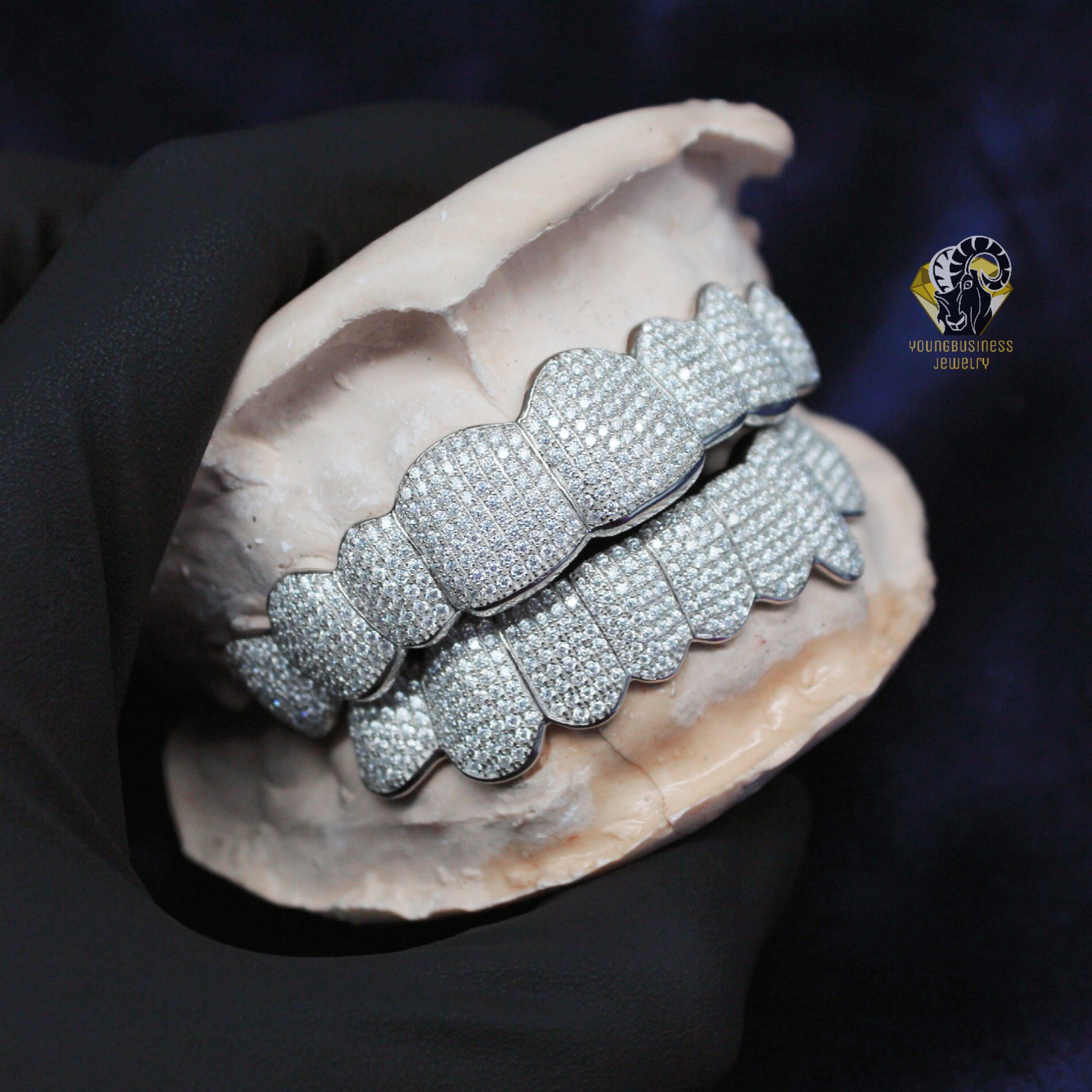 定制ybs珠宝满钻牙grillz手工镶嵌莫桑hiphop牙套其它首饰