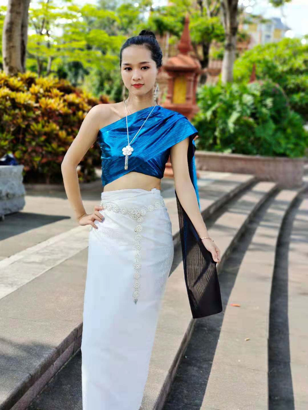 西双版纳傣泰民族服装网红女装抹胸四件件套告庄写真民族服装
