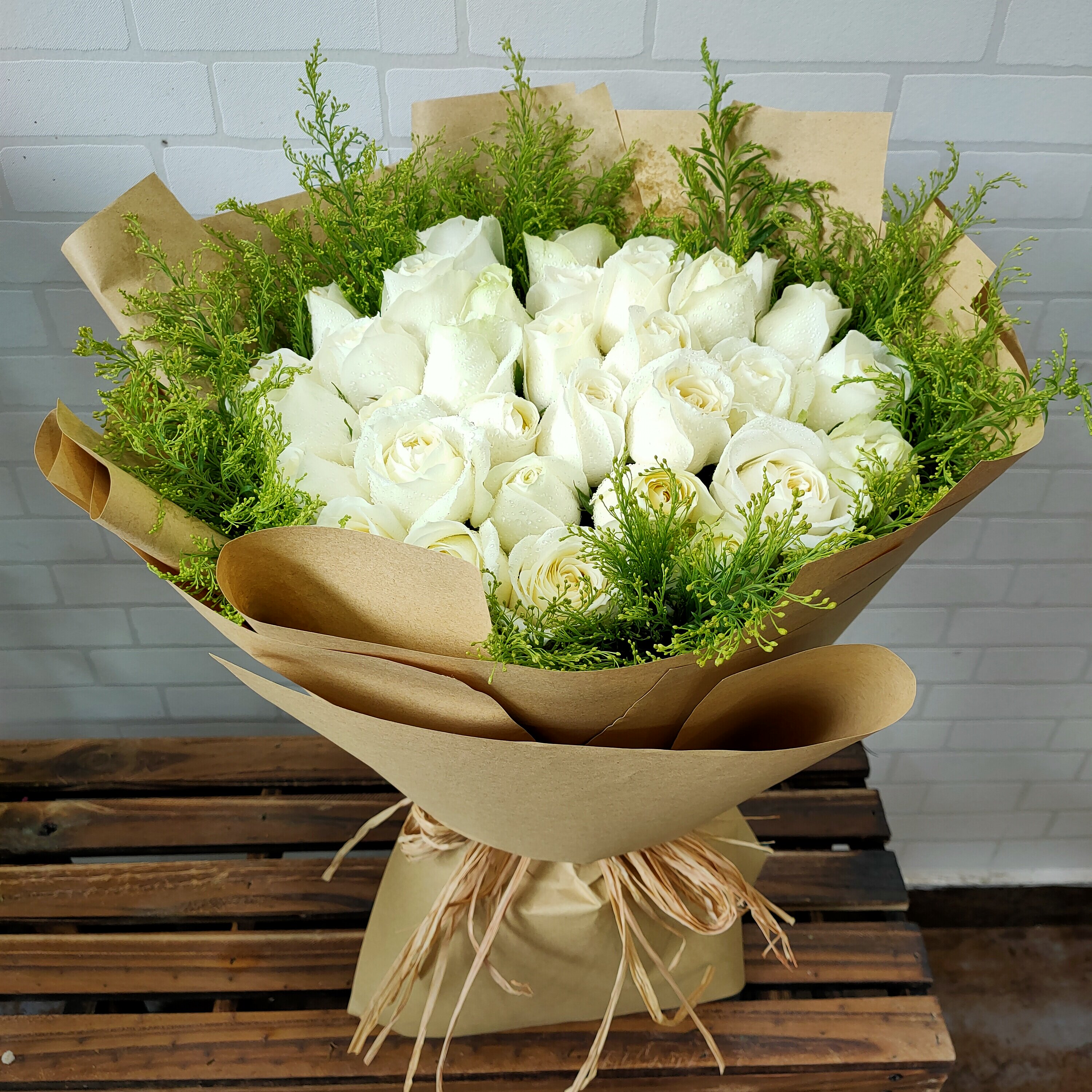 合肥白玫瑰花束同城鲜花速递生日送花鲜花店配送上门鲜花速递同城