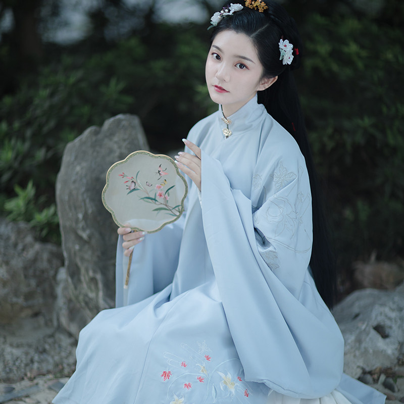 呦呦鹿鸣 云梦蝶 原创汉服女绣花立领斜襟长配纯色裙日常秋冬日常